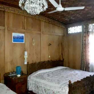 Yaadgar Houseboat, Srinagar 4